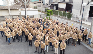 豊島製作所の集合写真